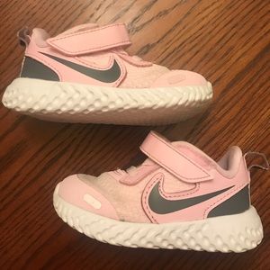 Nike Revolution 5 toddler shoes